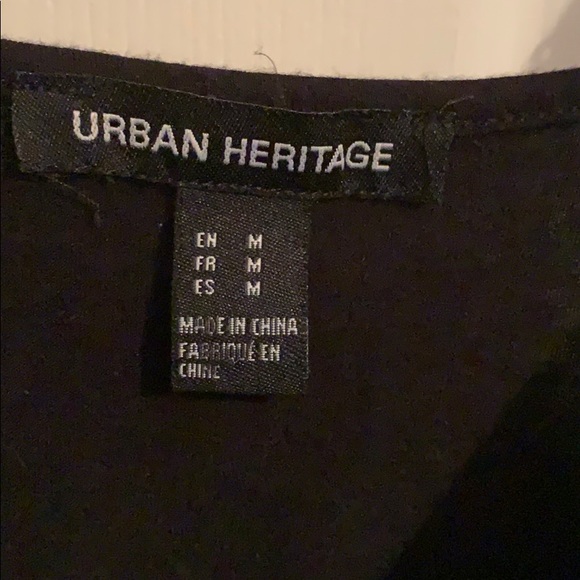 Basic black tank - Picture 2 of 2